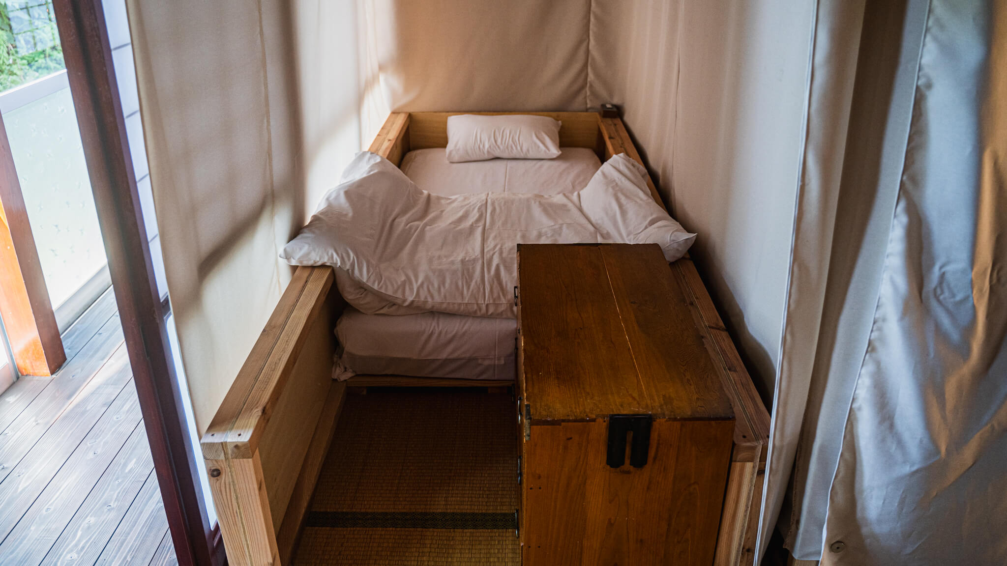 男女共用ドミトリー